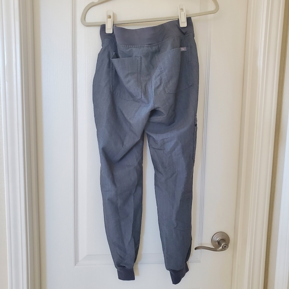 FIGS - Scrubs Top and Bottom Set - Picture 9 of 12